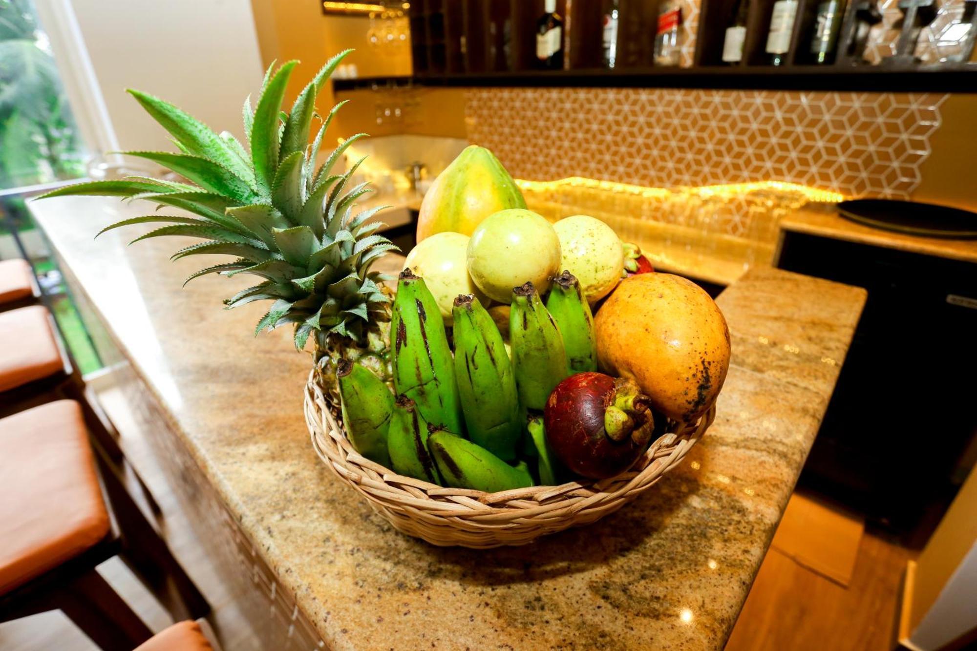 Riviera Tide Hotel Bentota Bagian luar foto